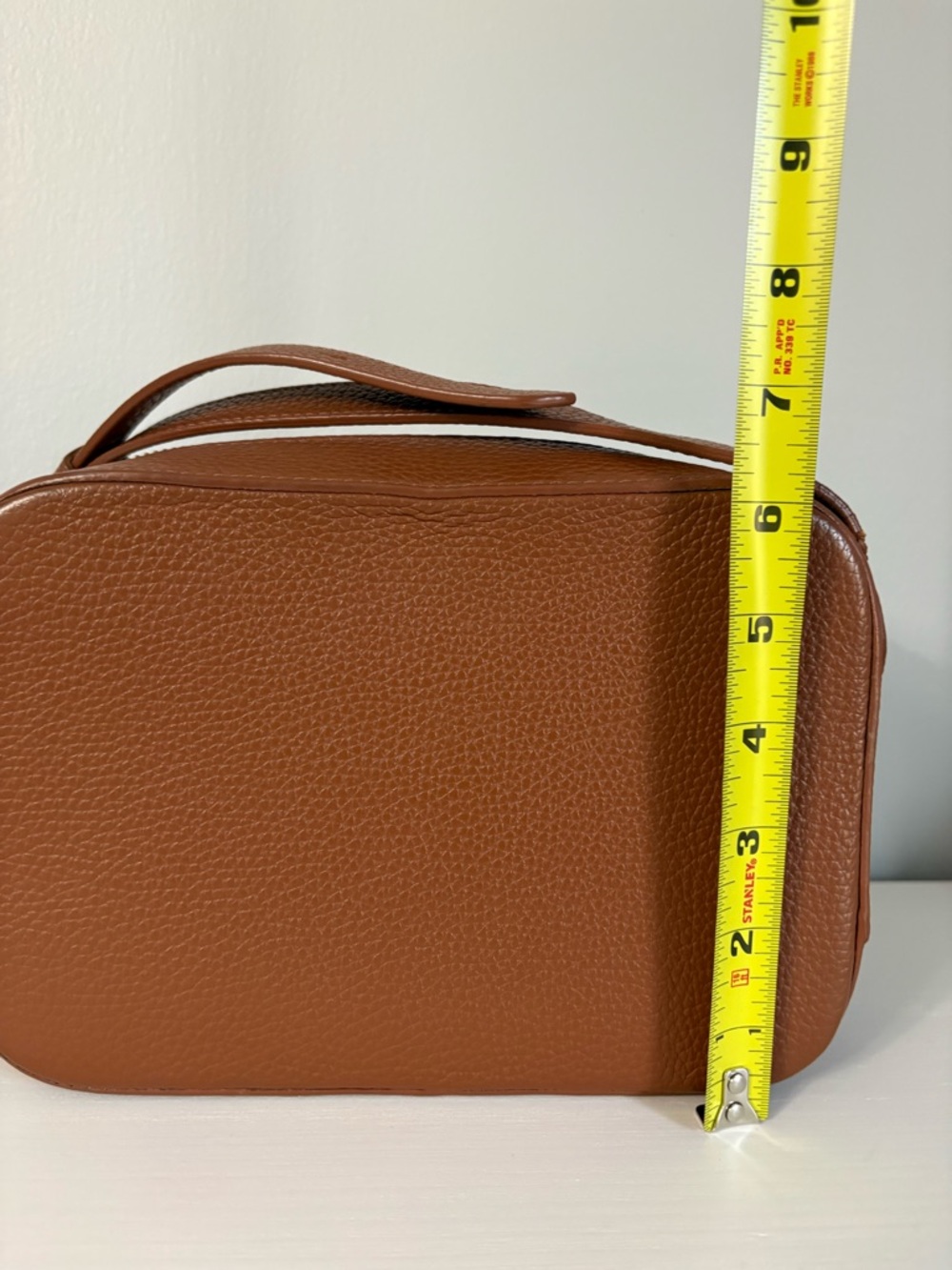 Cuyana Italian Pebbled Leather Camera Bag in Caramel | Minimalist Essential - Picture 9 of 9